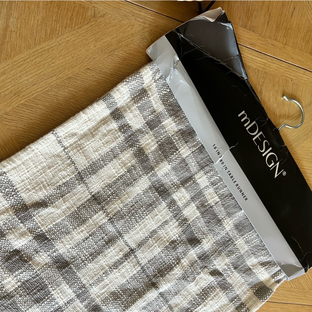 NWT Mdesign  Cotton‎ Grey and White Table Runner - Picture 4 of 7